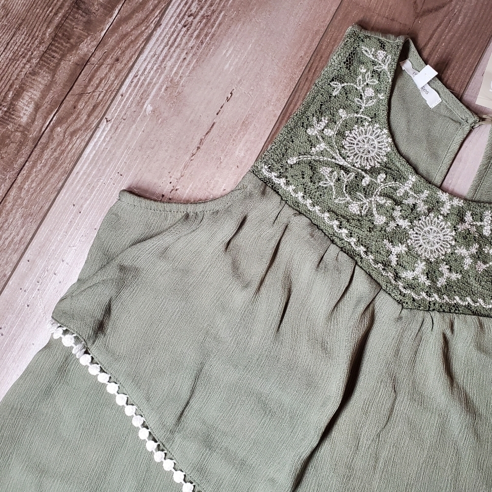 NWT Maurices Lace Trim Sleeveless Blouse Tank Top Women's Size Medium - Picture 10 of 16